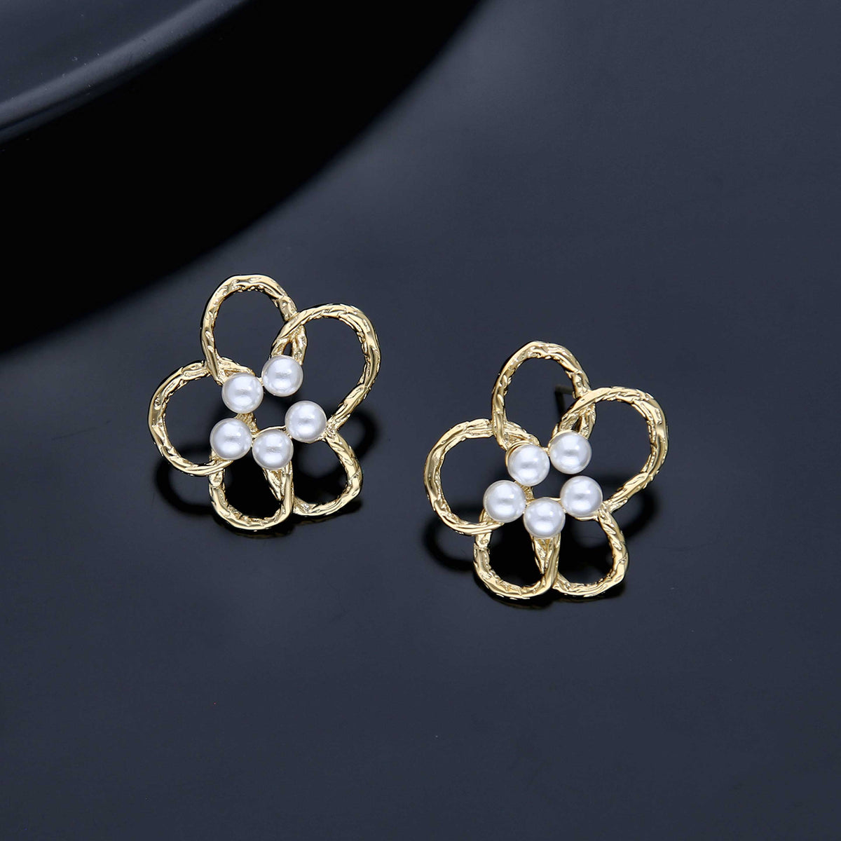 Pearls Studs Earrings - ESKU301800238