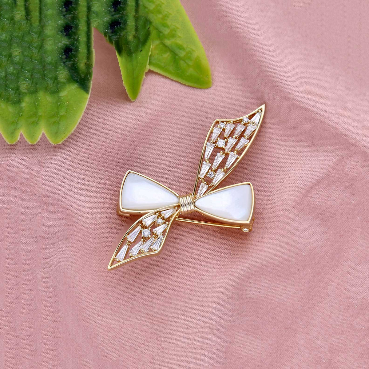 Elegant Bow Brooch Pin - ESKU301800637