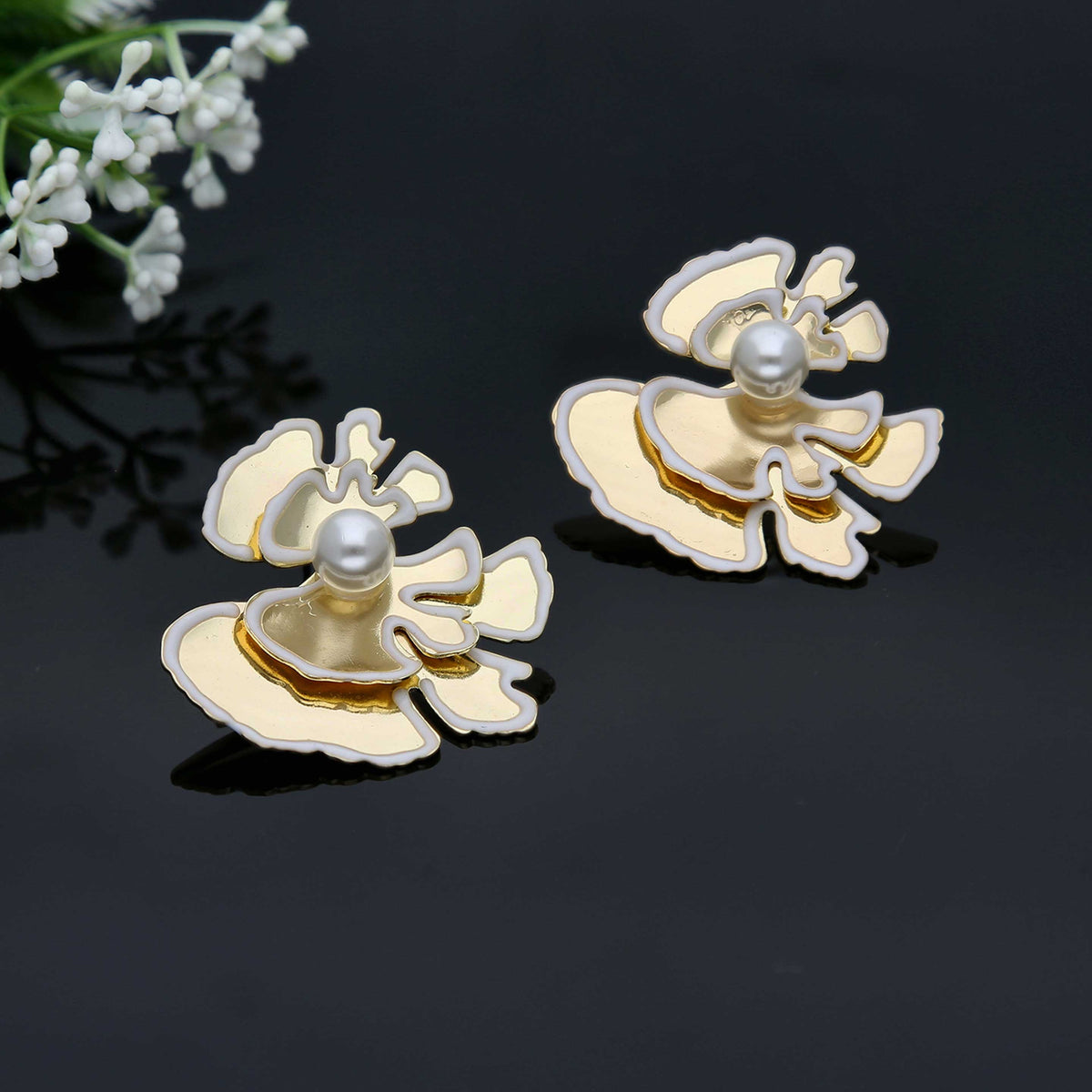 Pearl Stud Earrings - ESKU302001897