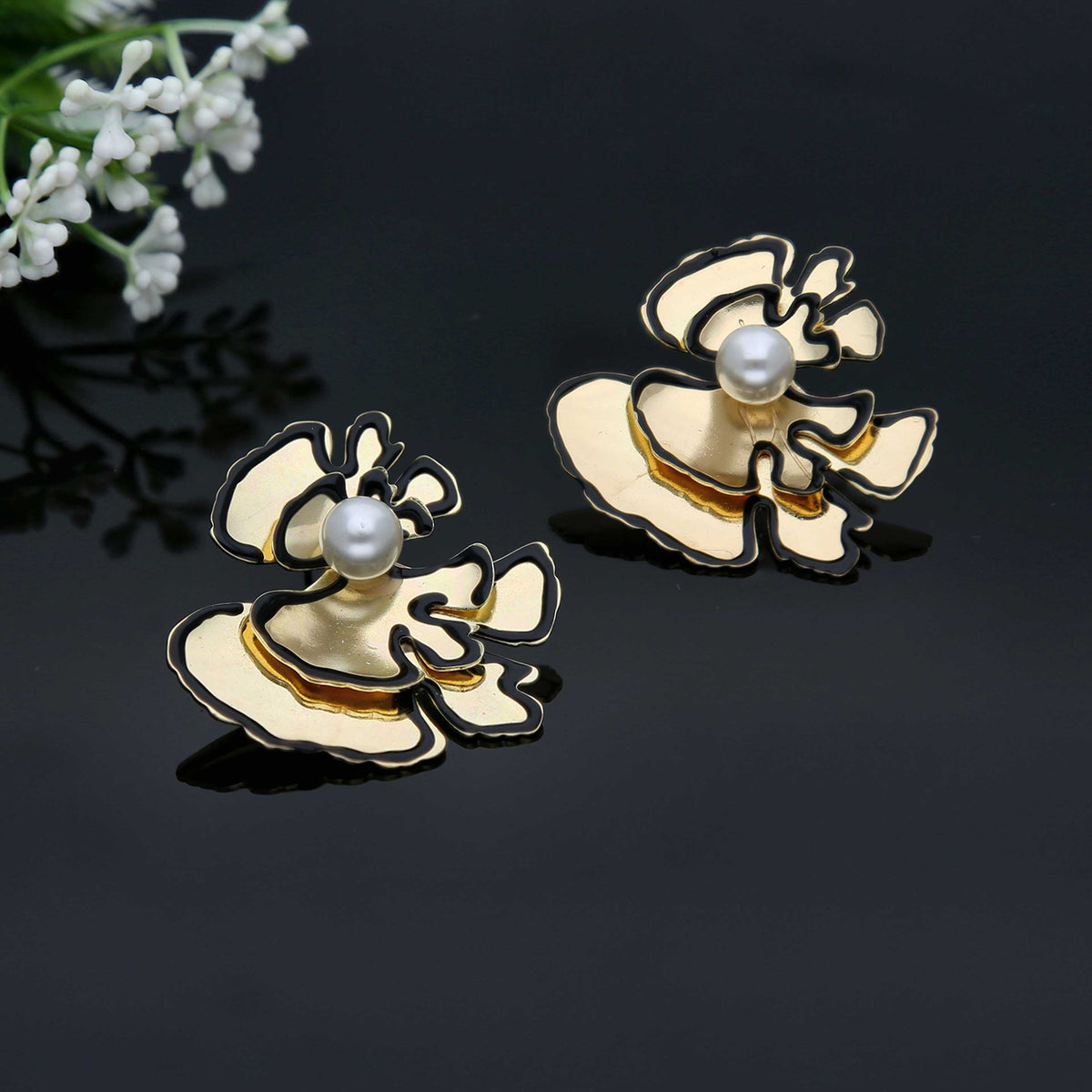 Pearl Stud Earrings - ESKU302001897