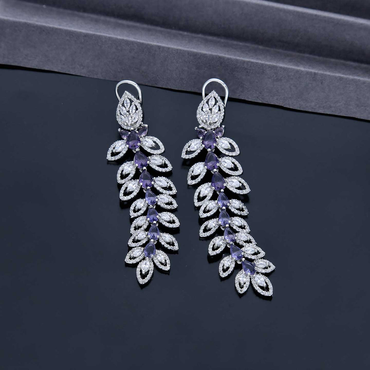 Glamours Long Earring - ESKU301800005