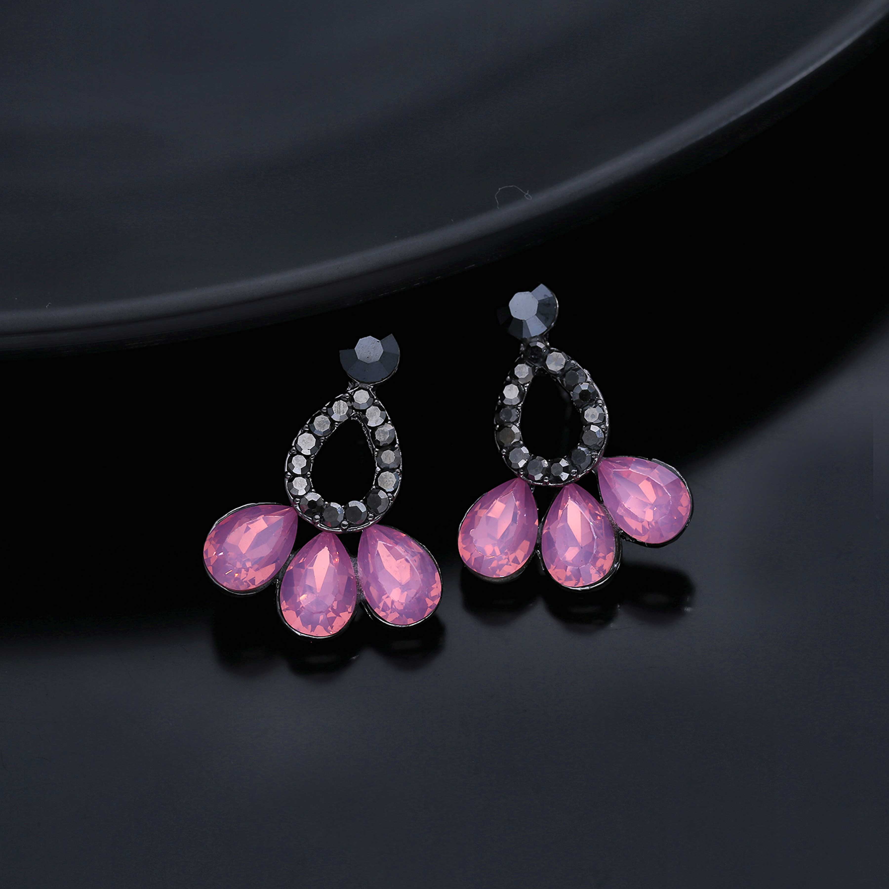 Estele Black Gold Tone Scarlet Stud Earrings - ESKU301800144