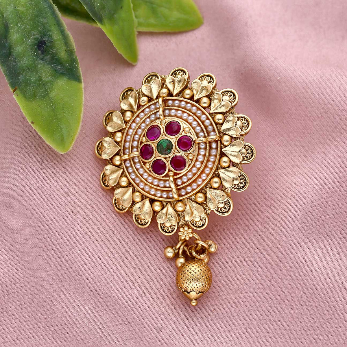 Kundan & Pearl Saree Brooch for Women - ESKU301800661