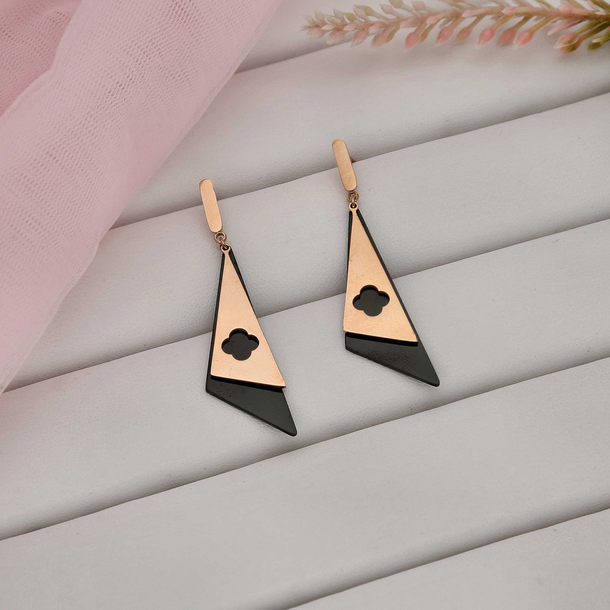 Geometry Triangle Earring - ESKU302001414