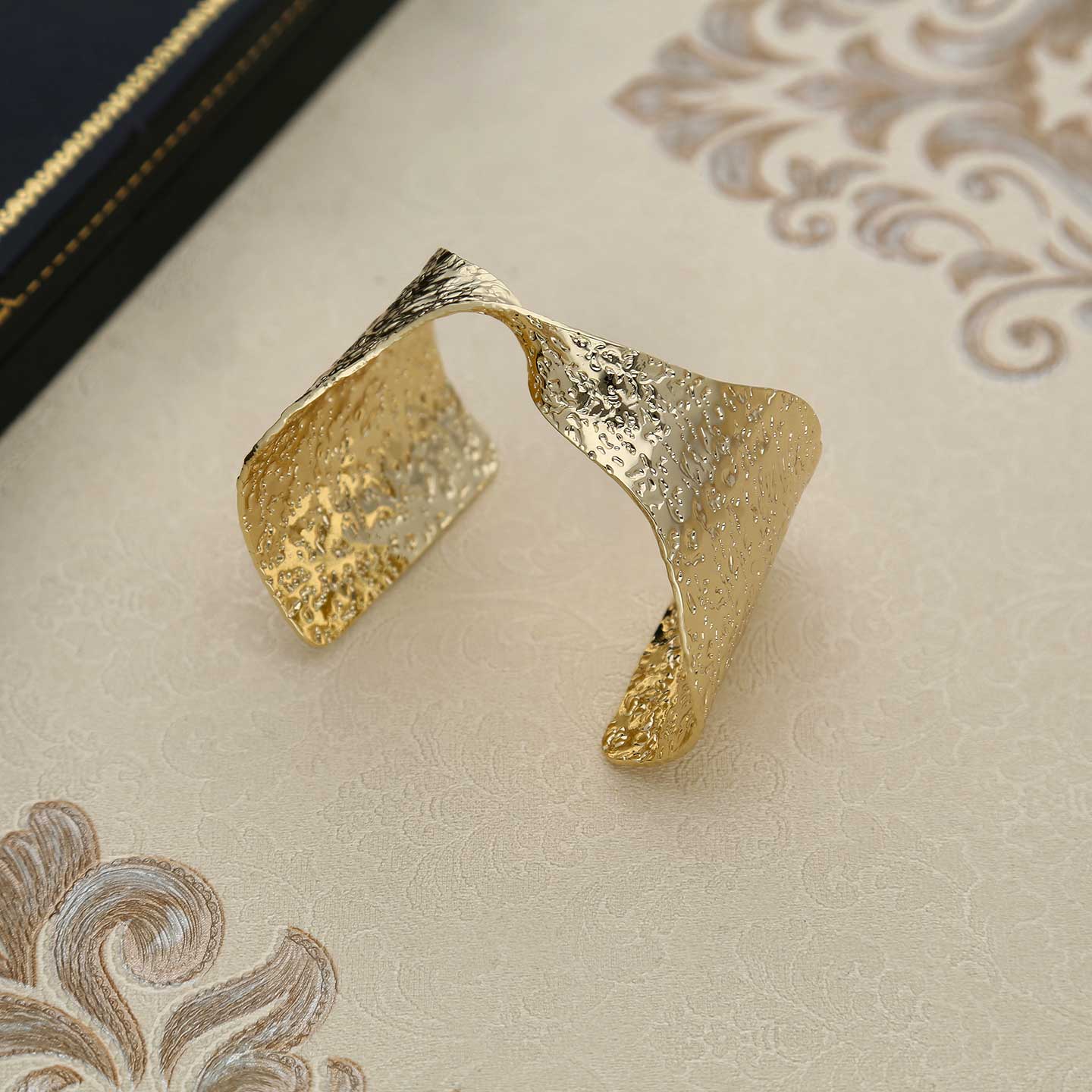 Antique Kada Bangles - ESKU302001425