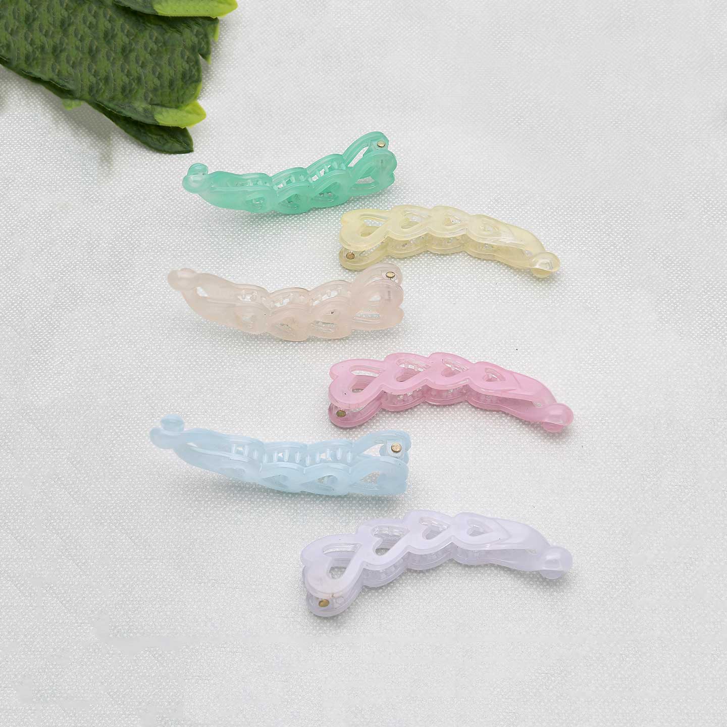 Medium Size Banana Clips - ESKU302001842