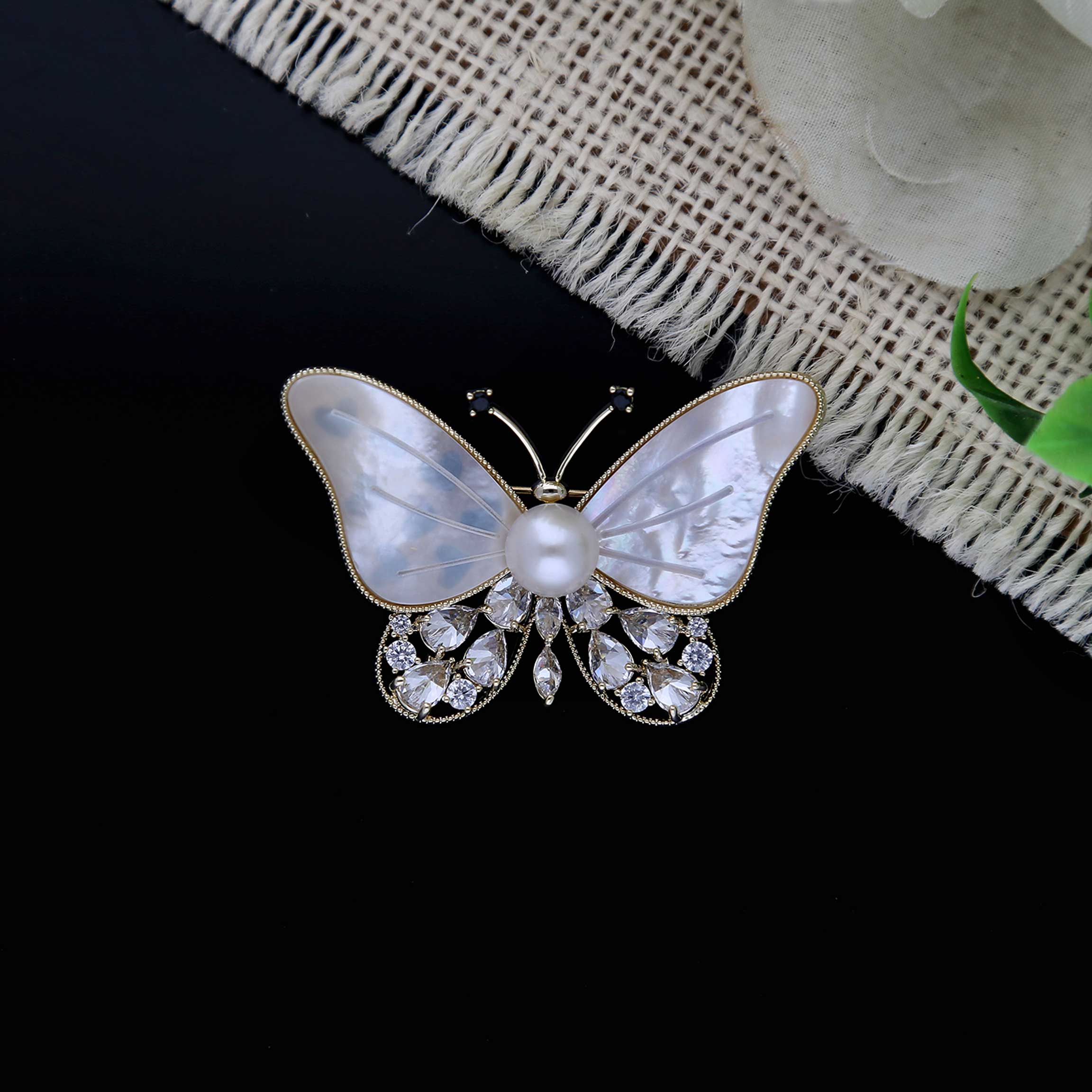 Premium Butterfly Brooch With Pearl - ESKU302303147