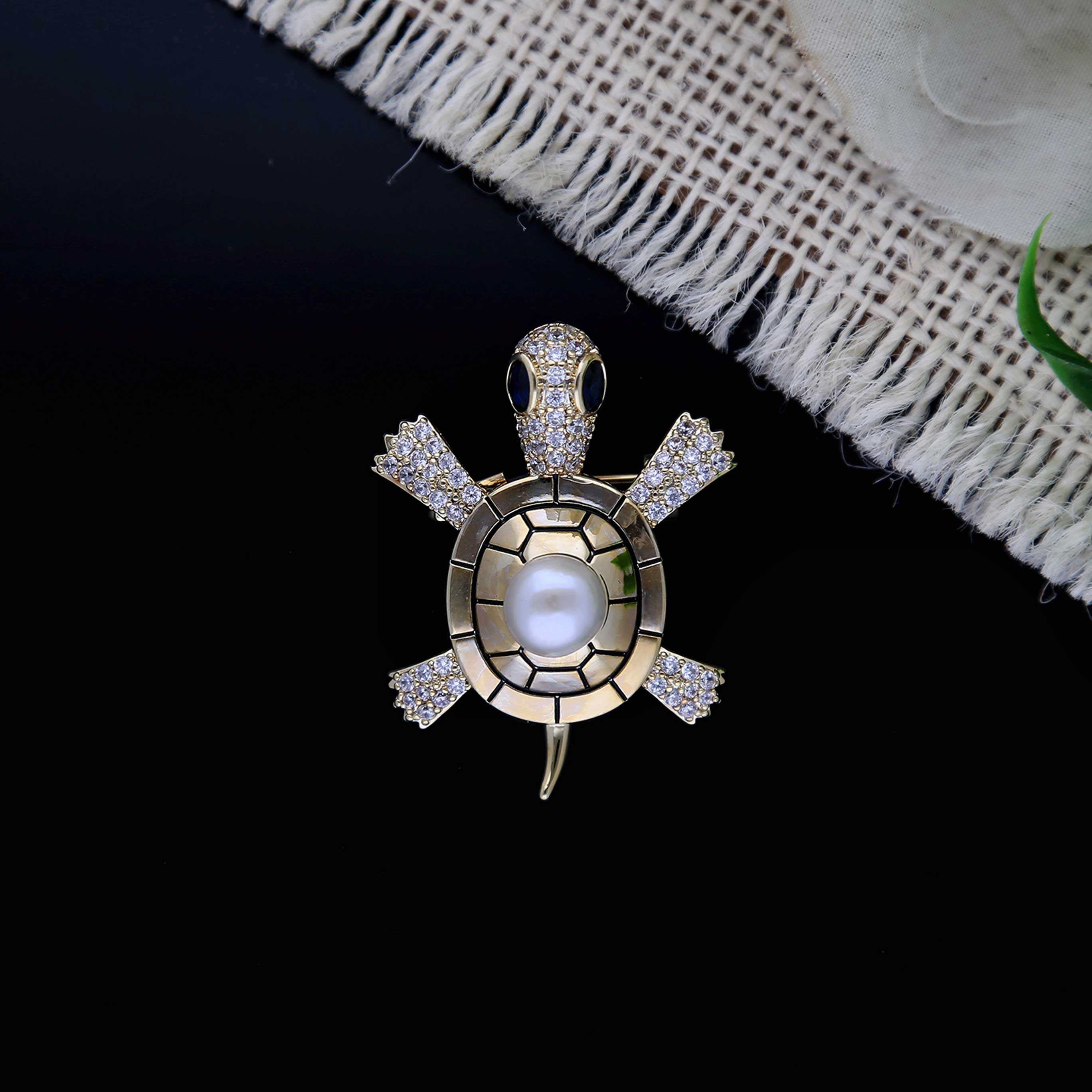 Crystal Turtle Brooch Pin - ESKU302303154