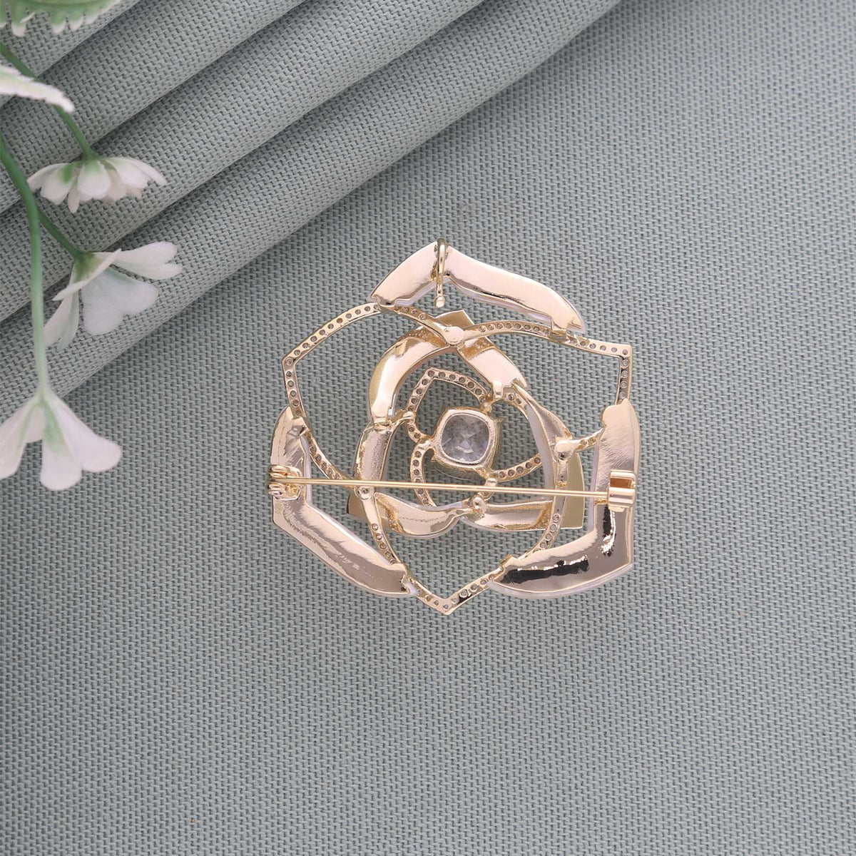 Classic Camellia Brooch - ESKU30250698