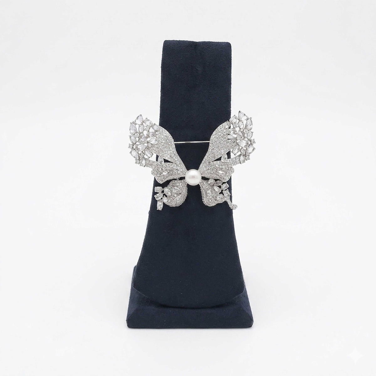 Pearl Butterfly Brooch - ESKU30250837