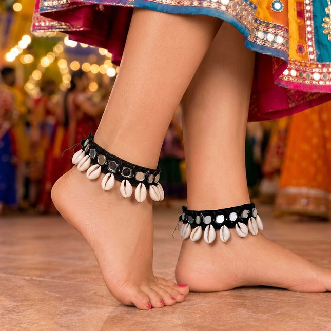 Handmade Black Thread and Cowrie Shell Payal - ESKU30251187