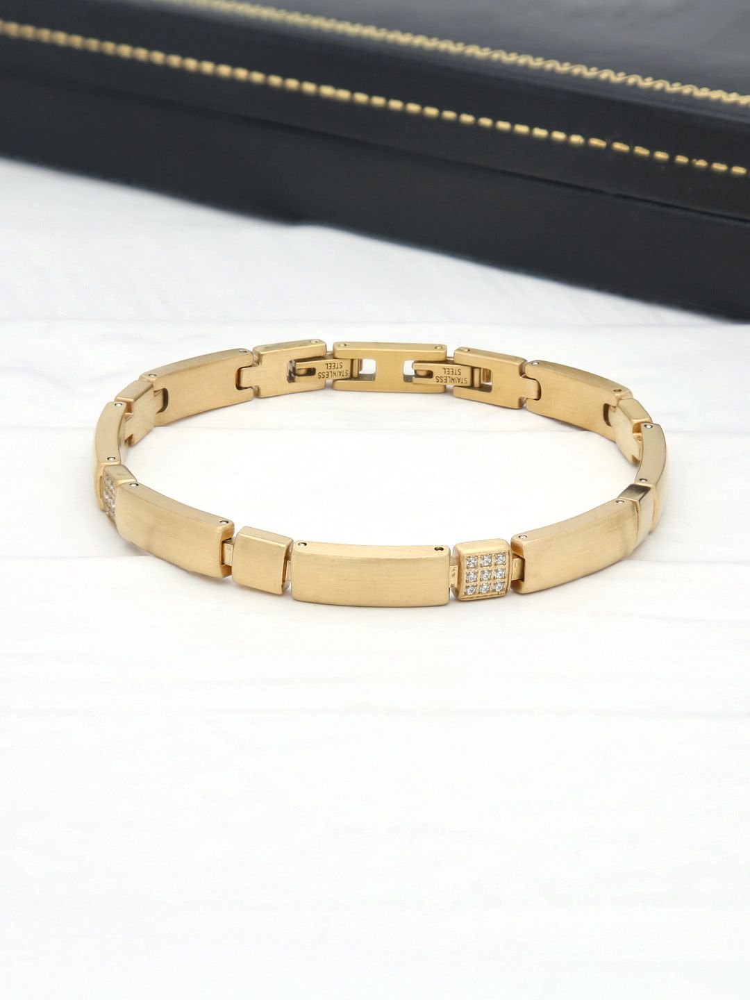 Western Loose / Link Bracelet in Gold finish - THF2323